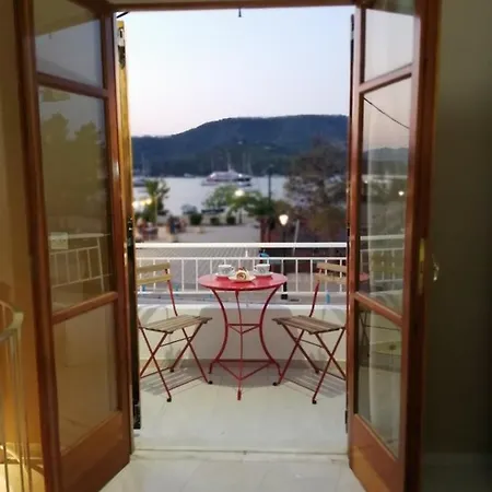 Waterway View Apartment Galatas  Exterior photo